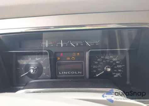 2010 Lincoln Navigator z USA, uszkodzony, nr VIN 5LMJJ2H55AEJ02159